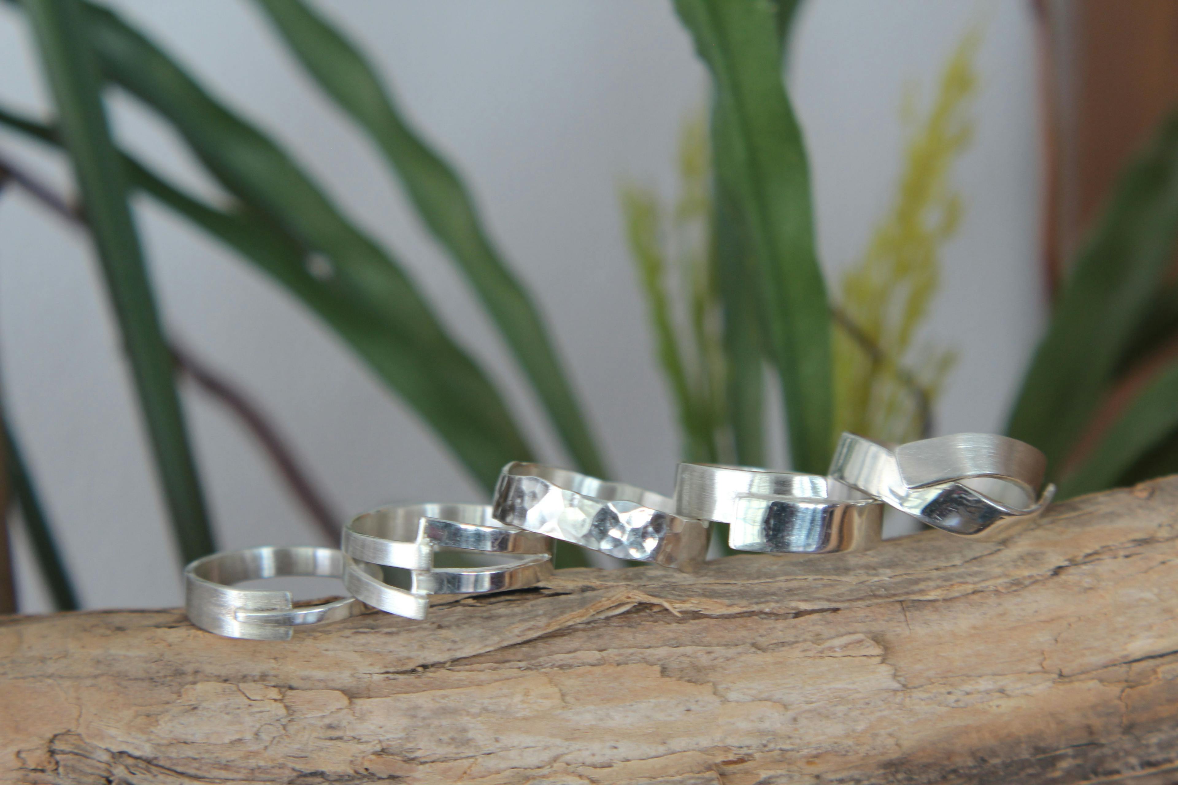 Zilvere ringen gemaakt tijdens de workshop ringen maken.