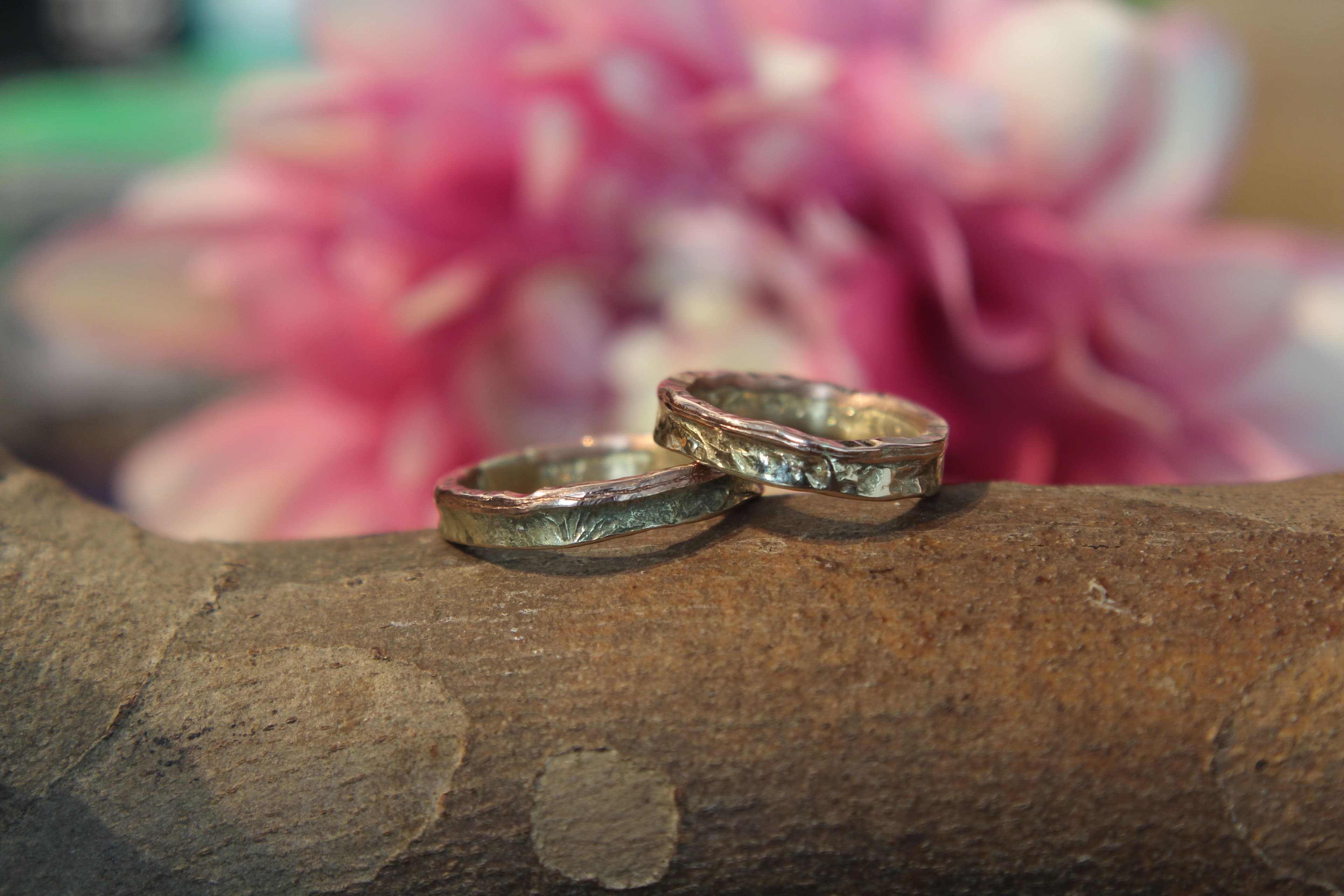 Gouden trouwringen gemaakt tijdens workshop.