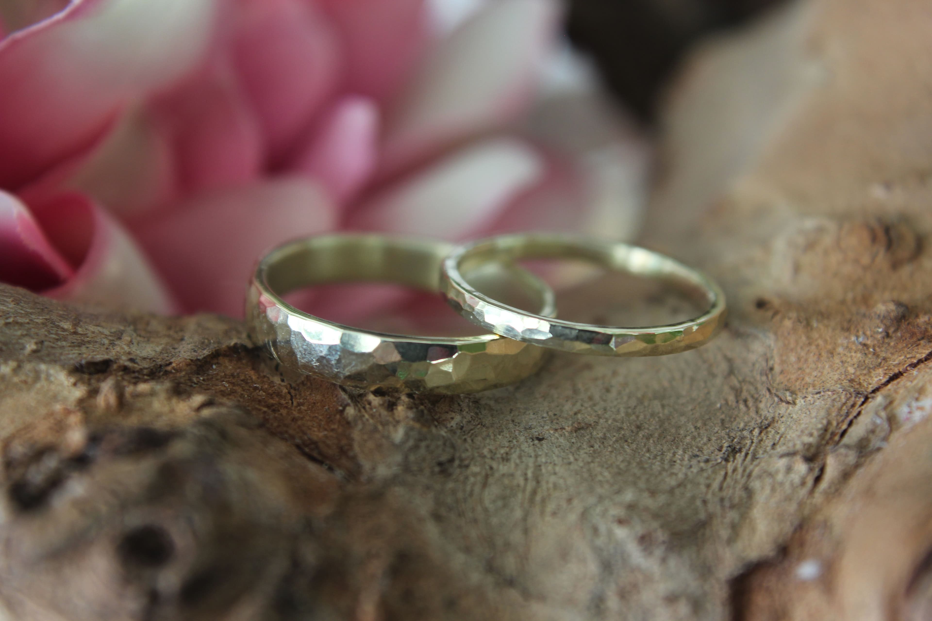 Gouden trouwringen gemaakt tijdens workshop.